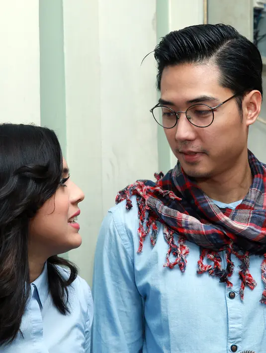Setelah menikah, banyak kebiasaan-kebiasaan Nycta Gina dan Rizky Kinos yang mulai terkuak. Salah satunya kebiasaan sang istri yang sering buang angin sembarangan. (Deki Prayoga/Bintang.com)