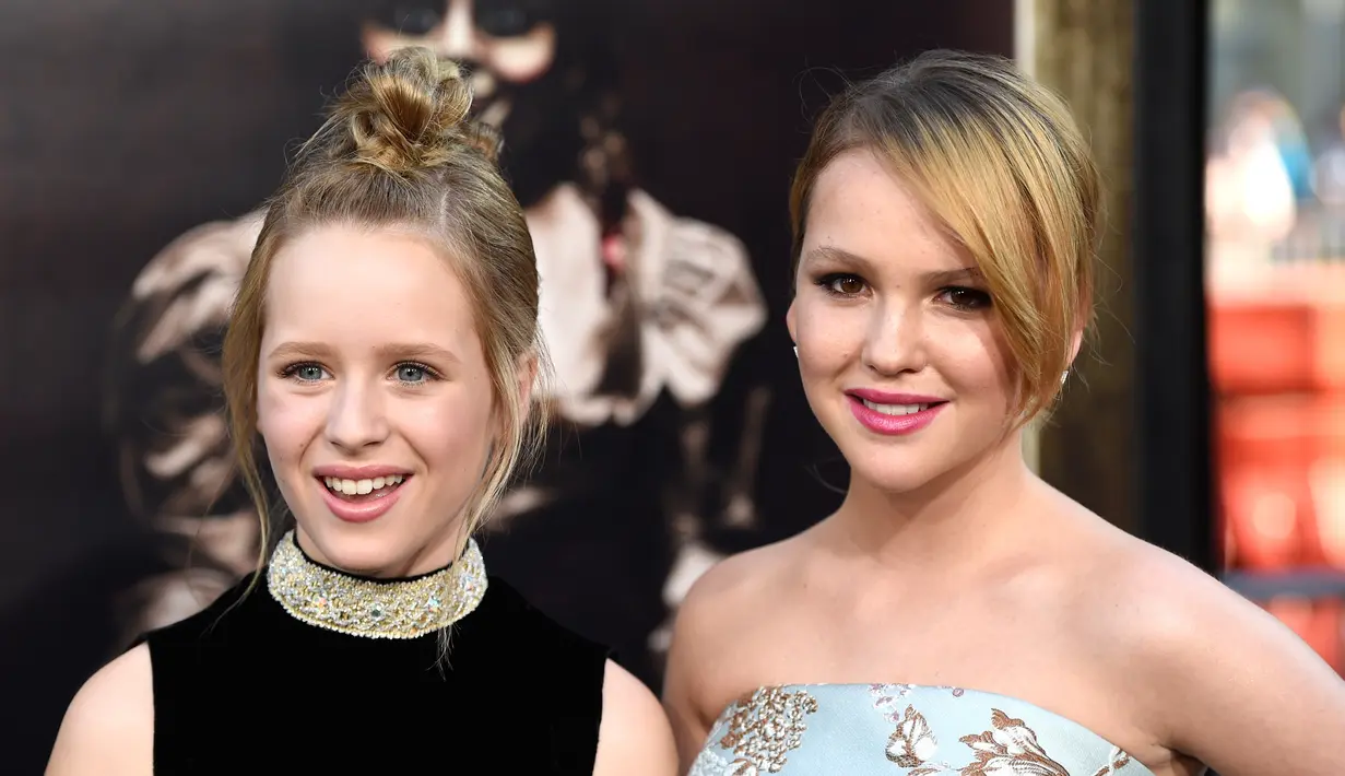 Lulu Wilson (kiri) dan Talitha Bateman tiba di pemutaran perdana "Annabelle: Creation" Los Angeles di TCL Chinese Theater (7/8). (Photo by Chris Pizzello/Invision/AP)
