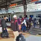 Penumpang kereta api di Stasiun Besar Purwokerto . (Foto: Liputan6.com/KAI Daop 5/Muhamad Ridlo)