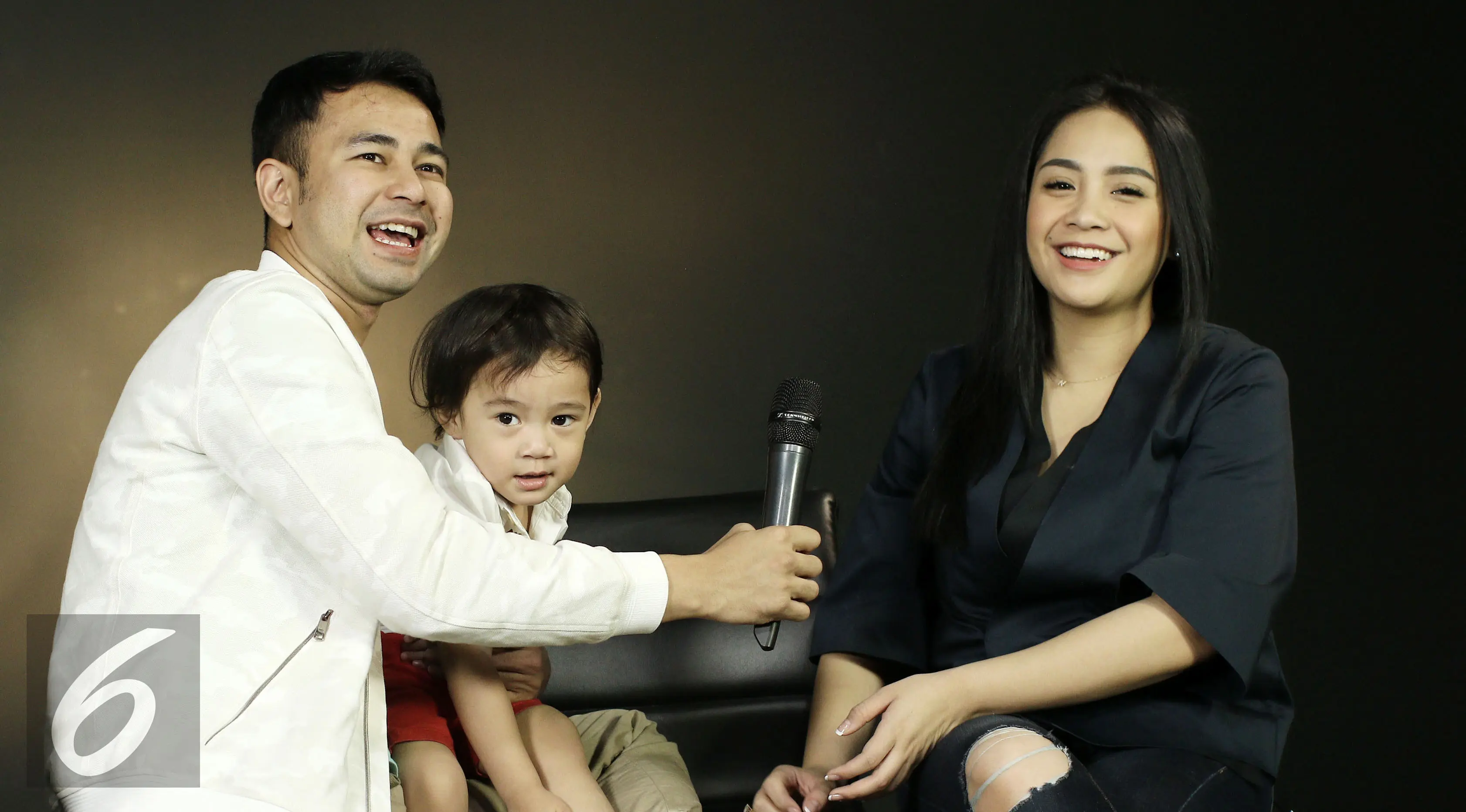 Raffi Ahmad, Nagita Slavina dan Rafathar. (Herman Zakharia/Liputan6.com)