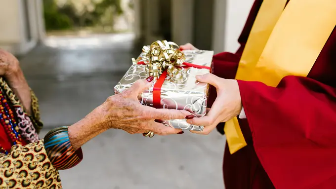 Inspirasi Kado Hari Guru yang Berkesan dan Penuh Makna