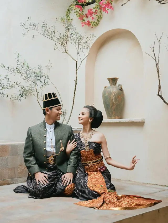 7 Potret Prewedding Belva Devara dan Sabrina Anggraini, Usung Konsep Adat Jawa