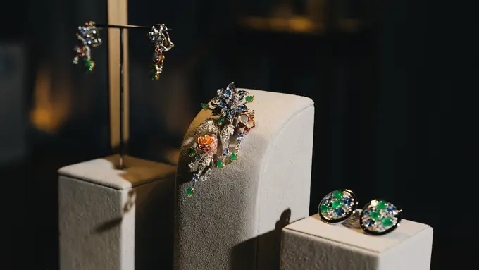 Asmara Puspa, Keindahan Motif Batik Buketan dalam Koleksi Perhiasan Rancangan Didiet Maulana x Clemence Ellery