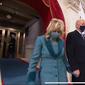 Joe Biden dan istri, Jill Biden bersiap masuk ke area pelantikan dan pengambilan sumpah jabatan di Gedung Capitol Hill, AS. (Live Streaming VOA)