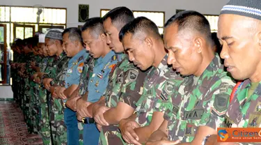 Citizen6, Surabaya: Komandan Pasmar-1 Brigjen TNI (Mar) Tommy Basari Natanegara hadiri Pondok Ramadhan di jajaran Pasmar-1. Diawali dengan sholat Dzuhur berjamaah di Masjid Al-Huda Karang Pilang, Surabaya. (Pengirim: Staf Intelijen Pasmar-1).