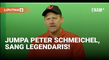 Kiper legendaris Manchester United (MU) Peter Schmeichel tengah berkunjung ke Jakarta. Penjaga gawang asal Denmark itu hadir di Tanah Air guna memenuhi undangan Vidio selaku official broadcaster Liga Inggris jelang menyambut kompetisi 2023/2024.