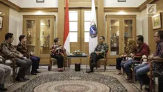 Suasana saat Gubernur DKI Jakarta Anies Baswedan menerima kunjungan jajaran manajemen Emtek Group di Balaikota, Jakarta, Kamis (29/3). (Liputan6.com/Faizal Fanani)
