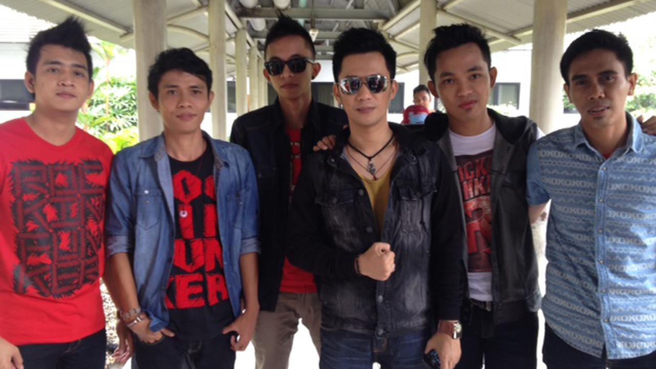 <i>Apa MauMu Cinta</i>, Lagu Perjuangan Cinta Saleena Band