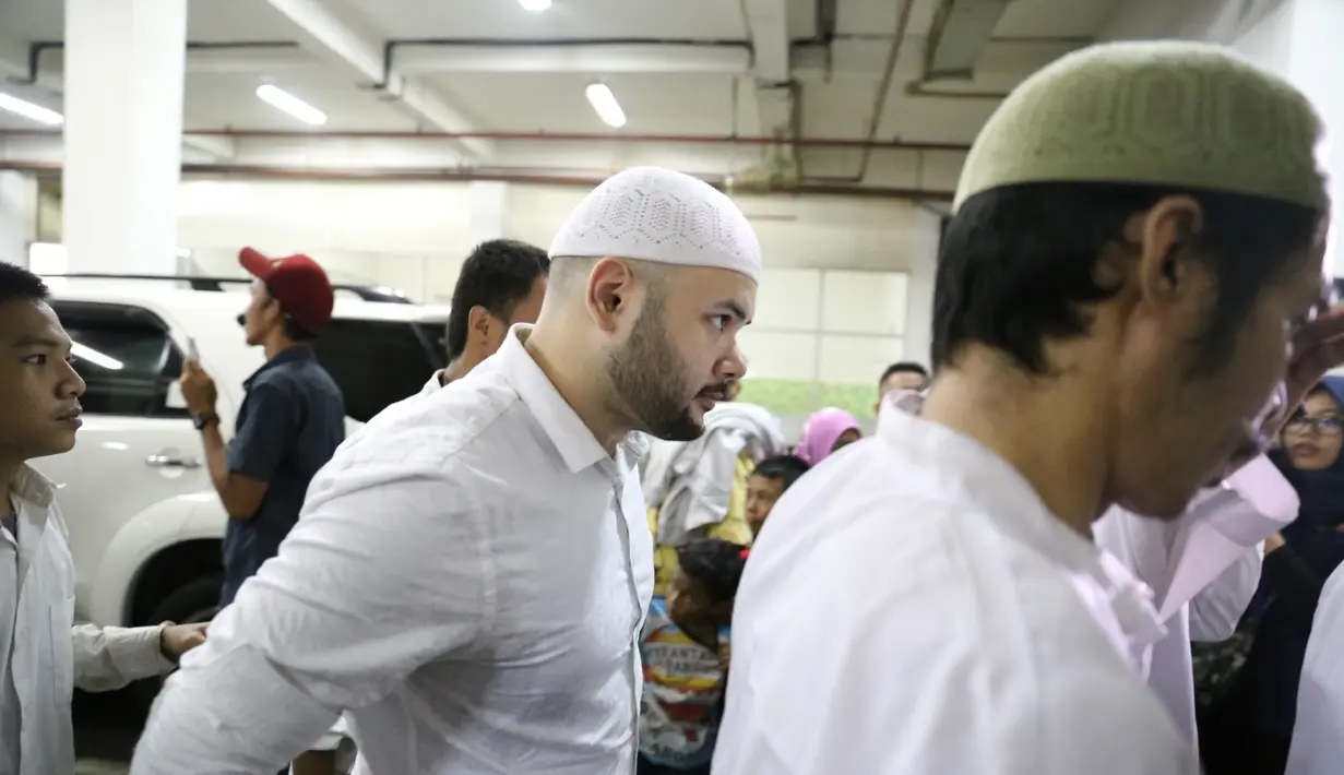 Achmad Cholidin menambahkan bahwa Ridho Rhoma  bisa terlepas dari tuntutan lantaran tidak adanya saksi yang melihat langsung Ridho menggunakan sabu di apartemen tersebut. (Adrian Putra/Bintang.com)