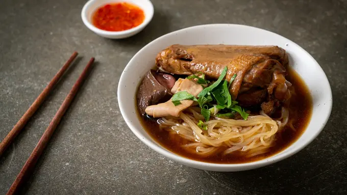 ayam kukus bumbu kecap bihun