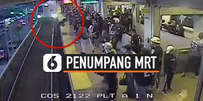VIDEO: Jatuh ke Rel, Penumpang Nyaris Ditabrak MRT