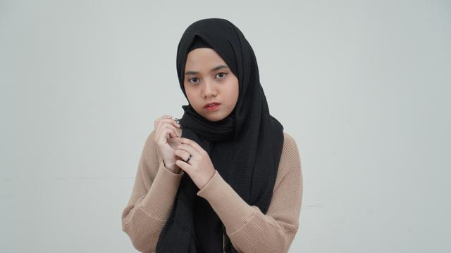 Video Klip Lagu Terbaru Hanin Dhiya Dilihat 1 Juta Kali Dalam Dua Hari Showbiz Liputan6 Com