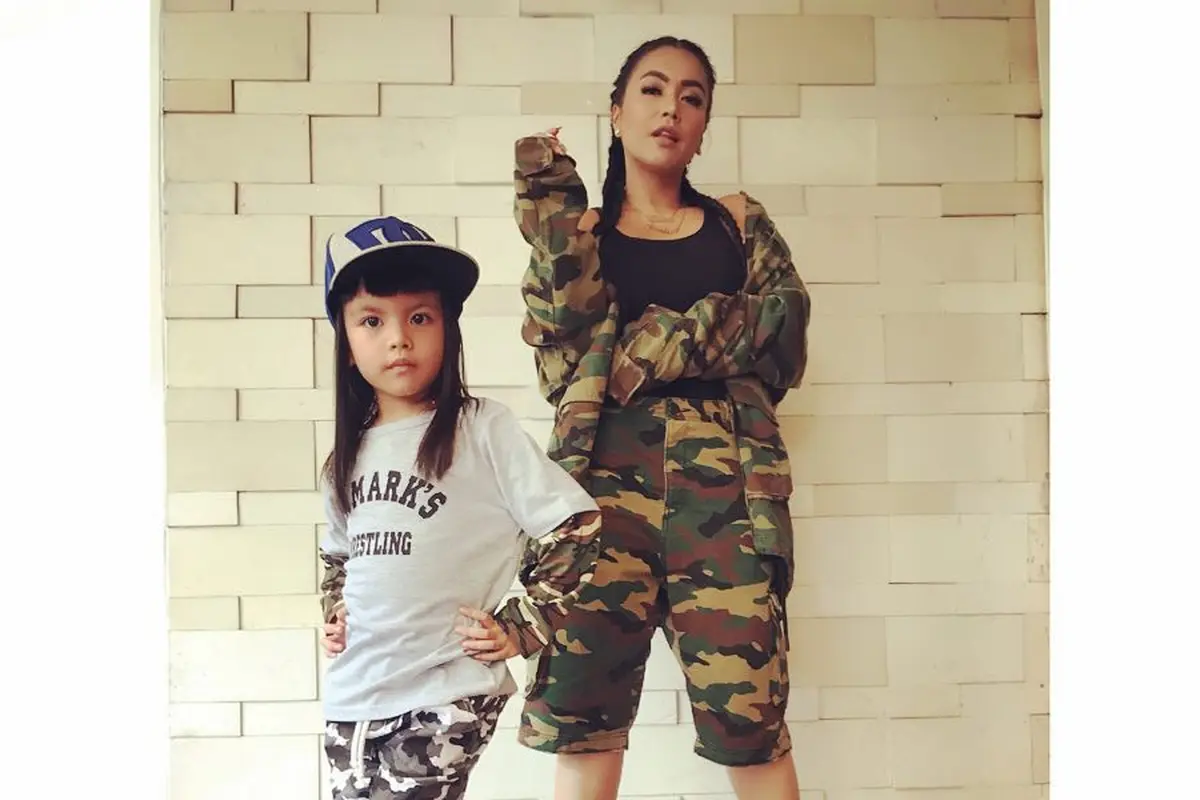 [Bintang] Ayu Ting Ting dan Denada