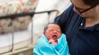 Bagaimana Merawat Bayi Baru Lahir dengan Benar