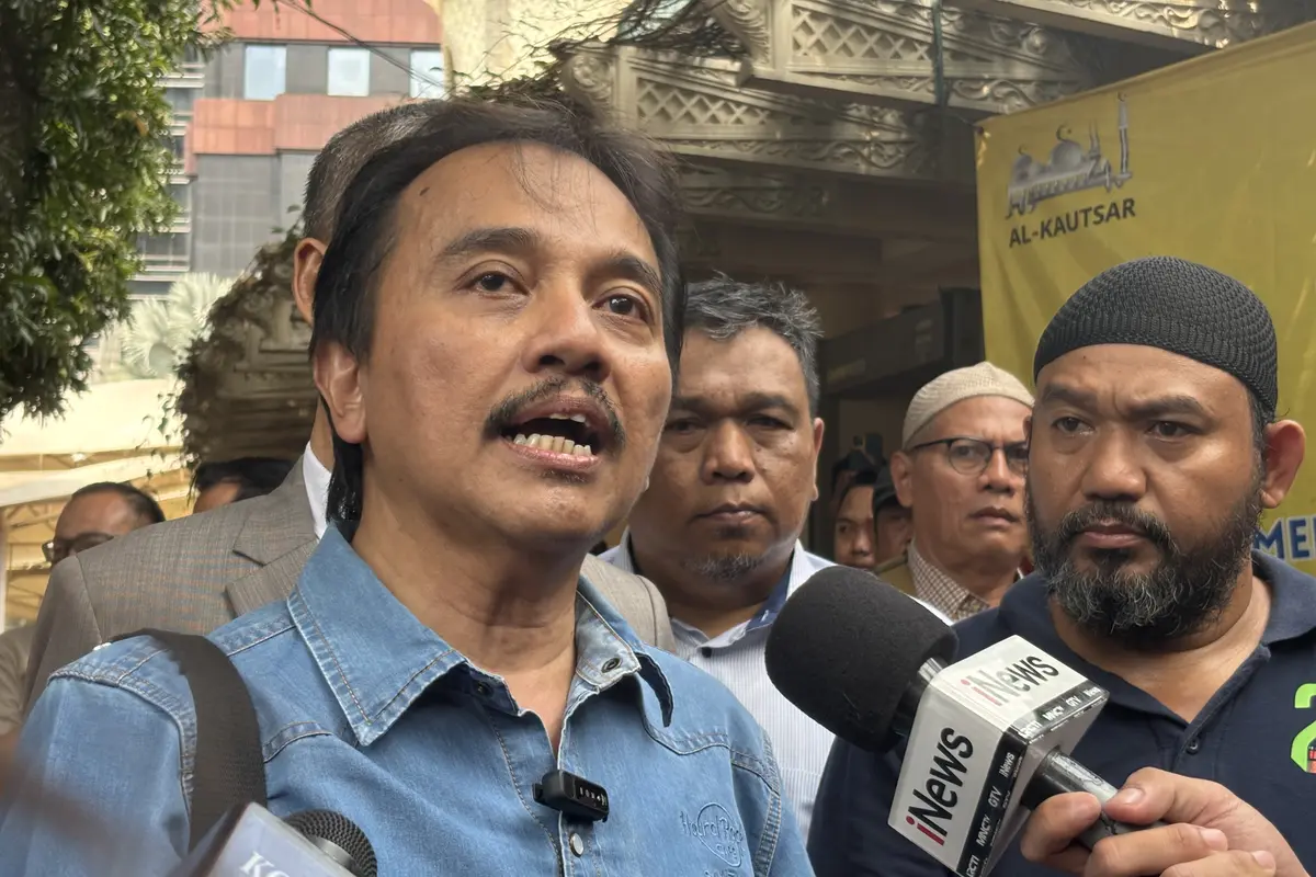 Pakar telematika Roy Suryo menghadiri pemeriksaan terkait kasus tudingan ijazah palsu Presiden ke-7 RI Joko Widodo (Jokowi).