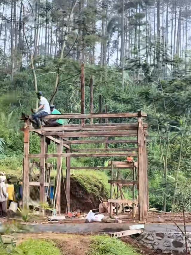 Dodit Mulyanto Bangun Rumah Jawa Kuno