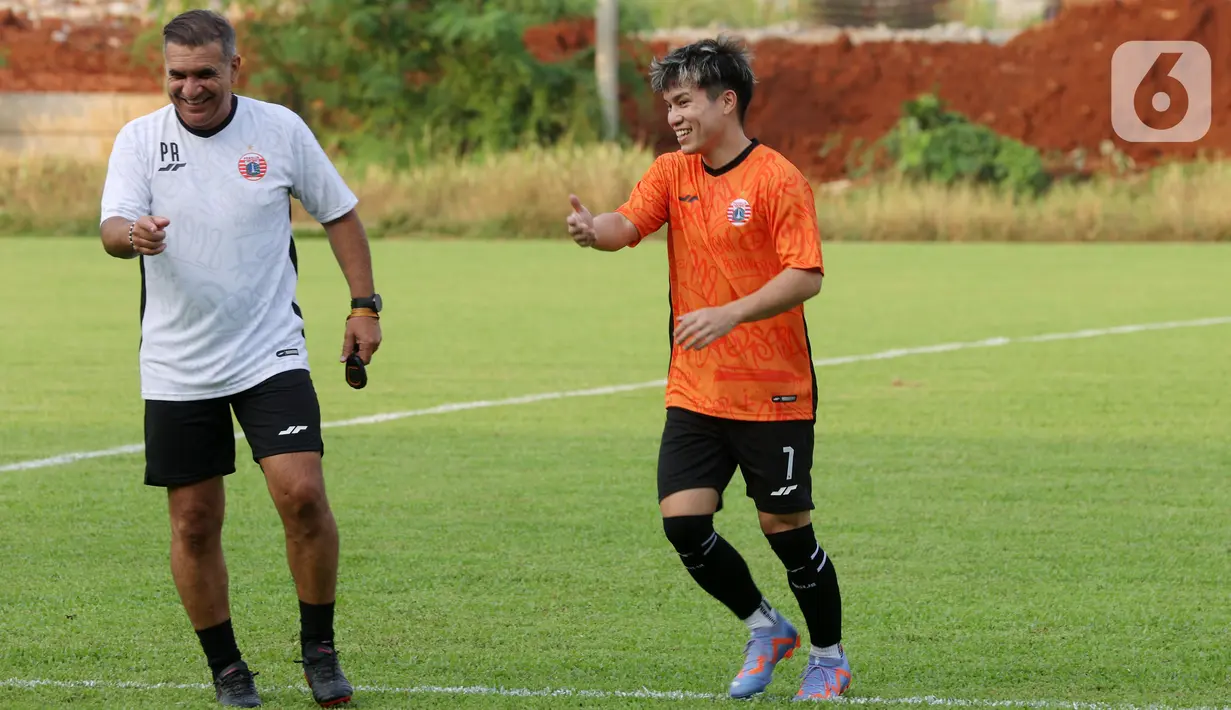 Thomas Doll pun mengungkapkan rasa senangnya karena Persija bisa mendapatkan jasa pemain berusia 28 tahun itu. (Bola.com/M. Iqbal Ichsan)