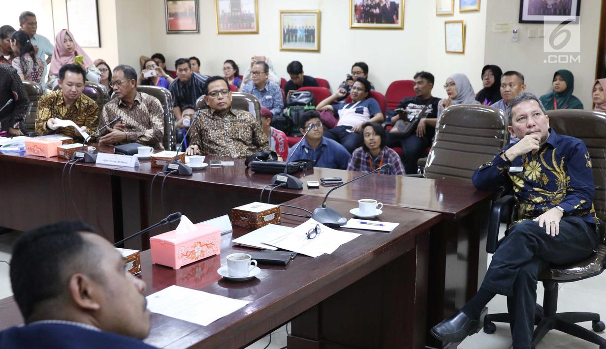 Suasana dialog Ombudsman RI dengan Direktur Lippo Cikarang Ju Kian Salim dan Direktur Komunikasi Lippo Group Danang di Jakarta, Jumat (8/9). Dalam dialog tersebut membahas pembangunan mega proyek kota Meikarta. (Liputan6.com/Angga Yuniar)