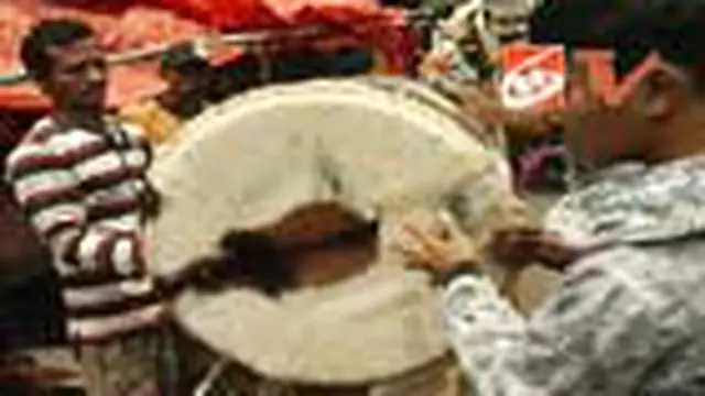 Jelang Takbiran, Bedug Laris Manis