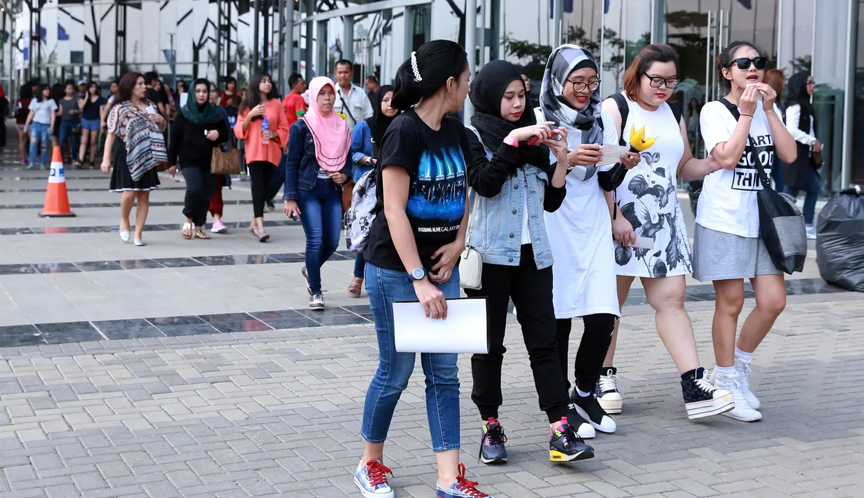 Rombongan tak hanya didominasi para remaja saja. Di beberapa titik juga tim Bintang.com juga menjumpai mereka yg hadir bersama anggota keluarga mereka. (Wimbarsana/Bintang.com)