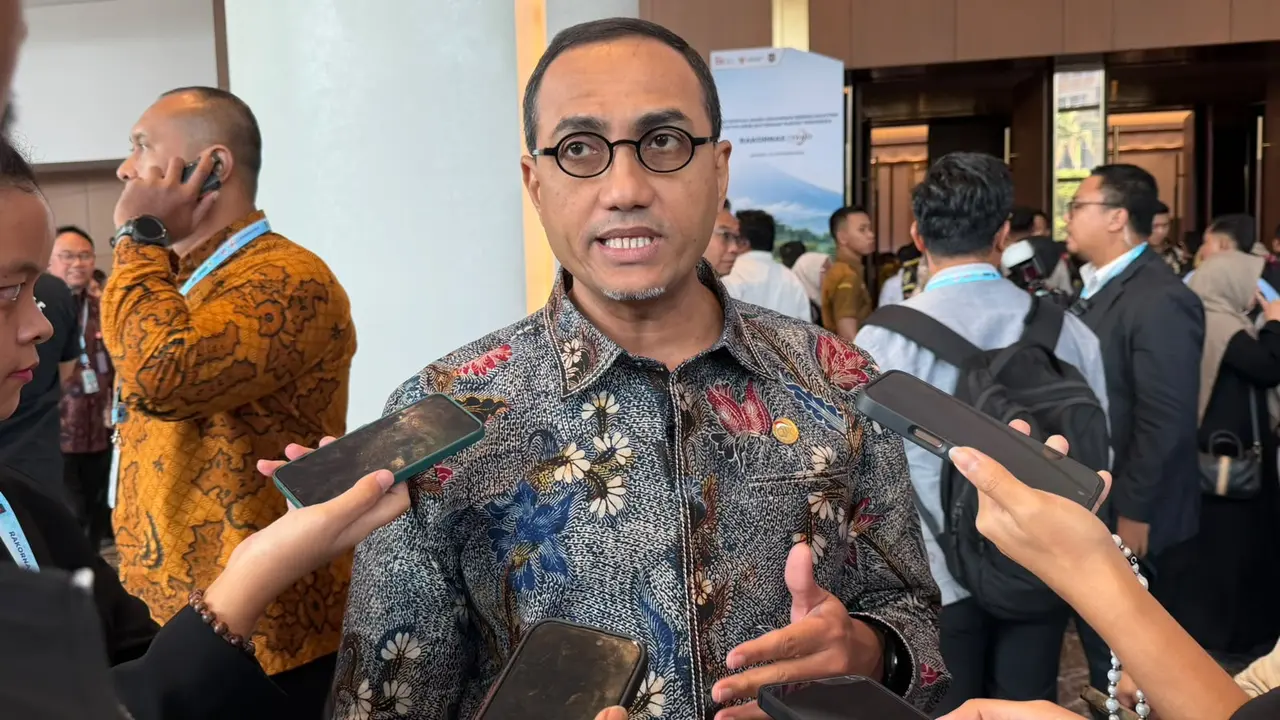 Kepala Eksekutif Pengawas Pasar Modal, Keuangan Derivatif, dan Bursa Karbon OJK, Hasan Fawzi. (Liputan6.com/Tira)