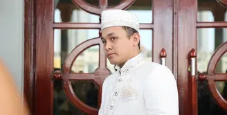 Sebagai presenter, rutinitas kesehariannya menghadapi banyak orang, meski demikian, Gilang Dirga masih saja merasakan deg-degan jelang hari sakral mengucap ijab kabul. Bahkan, Gilang mengaku tidak bisa tidur semalam. (Bambang E. Ros/Bintang.com)