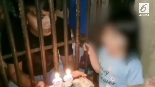 Sebuah video viral di media sosial, menunjukkan seorang anak beri kejutan pada sang ayah yang tengah berulang tahun di penjara.