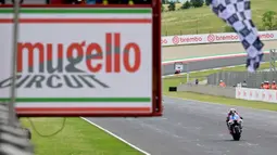 Francesco Bagnaia jadi yang tercepat pada balapan sebanyak 23 laps di Sirkuit Mugello, Minggu (2/6/2024) malam WIB. (Marco BERTORELLO/AFP)