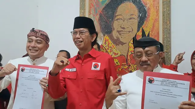 Eri Cahyadi dan Armuji resmi daftar ke PDIP untuk maju Pilkada Surabaya. (Dian Kurniawan/Liputan6.com)