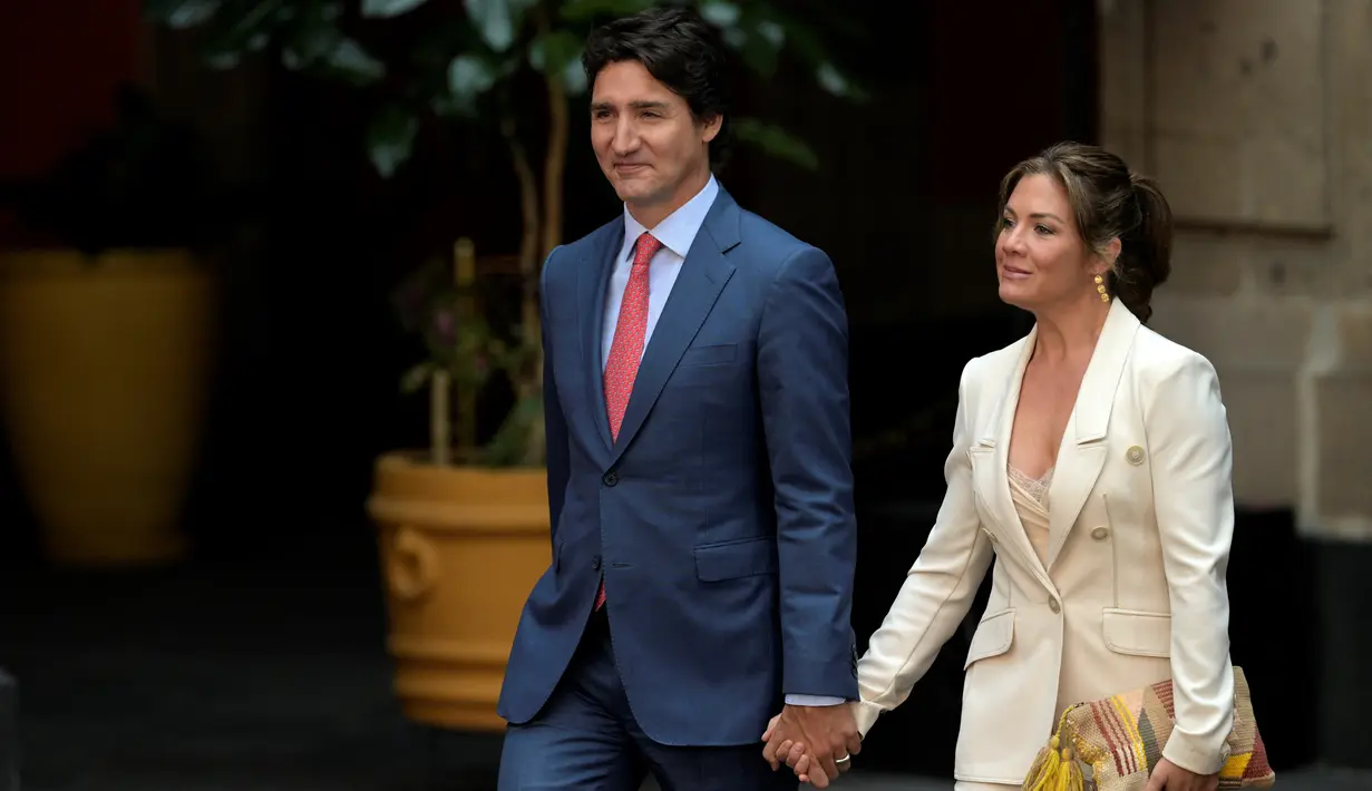 Ia menikah dengan Sophie saat kembali ke Montreal pada 2002. (NICOLAS ASFOURI / AFP)