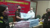 Kejari Kota Tangerang mengeksekusi uang pengganti senilai Rp 2,456 miliar dari kasus korupsi kredit fiktif di Bank BJB Cabang Tangerang. (Istimewa)