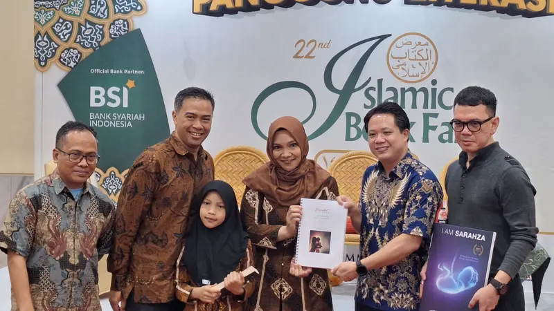 Sinemart memfilmkan novel I Am Sarahza karya Hanum Salsabiela Rais dan Rangga Almahendra. (Ratnaning Asih/ Liputan6.com)