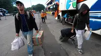 Terminal Kampung Rambutan Diserbu Penumpang saat Arus Balik, Kedatangan Tembus 4.500 Orang