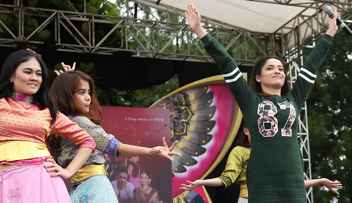 "Ini sangat menyenangkan. Saya tidak mengetahui orang sangat mencintai kami seperti ini," ucap Ankita. (Bambang E. Ros/Bintang.com)