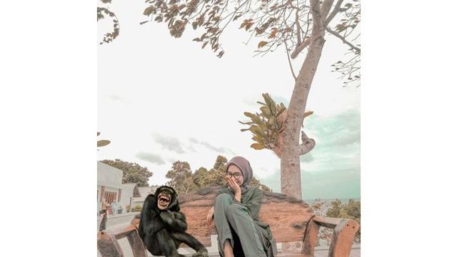 Wanita Ini Minta Fotonya Diedit Biar Berdua, 6 Hasilnya Bikin Ngakak