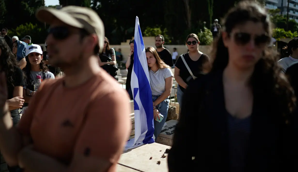 Gal Eisenkot dilarikan ke rumah sakit di Israel, namun tewas karena luka-luka yang dideritanya. Dia dimakamkan pada hari Jumat di Herzliya. (AP Photo/Leo Correa)