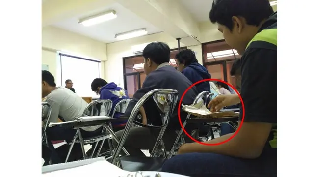 6 Kelakuan Mahasiswa Bawa Makanan di Kelas Ini Bikin Tepuk Jidat