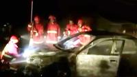 Sebuah mobil sedan meledak di Kota Malang, Jawa Timur. Sementara itu, 3 penonton di SUGBK ditangkap karena dicurigai sebagai provokator.
