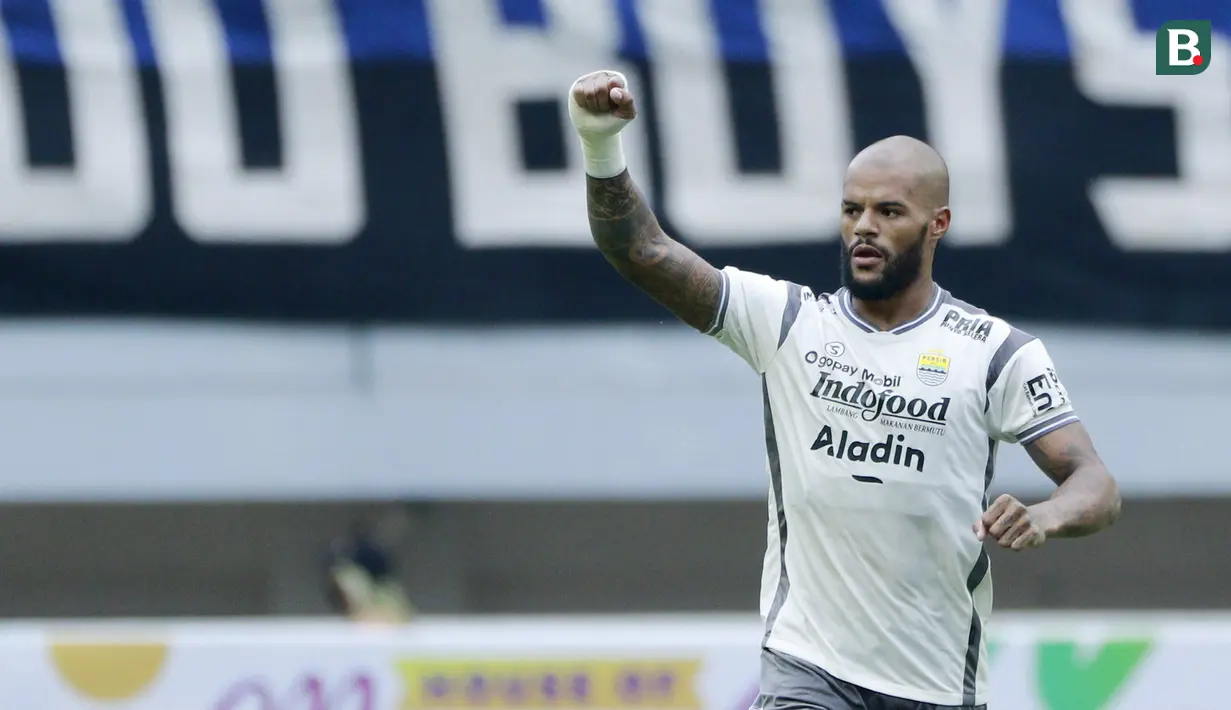 <p>Pemain Persib Bandung, David da Silva melakukan selebrasi setelah mencetak gol pertama ke gawang RANS Nusantara FC pada laga pekan ke-25 BRI Liga 1 2022/2023 di Stadion Pakansari, Bogor, Minggu (19/2/20023). (Bola.com/M Iqbal Ichsan)</p>