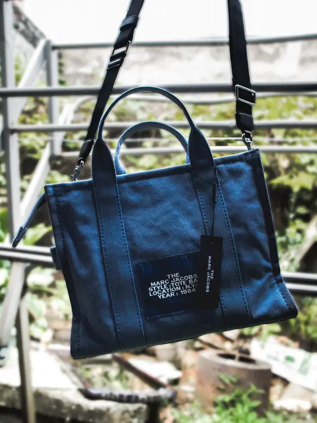 Marc Jacobs Hadirkan Outfit Esensial Penuh Warna di The Color Collection