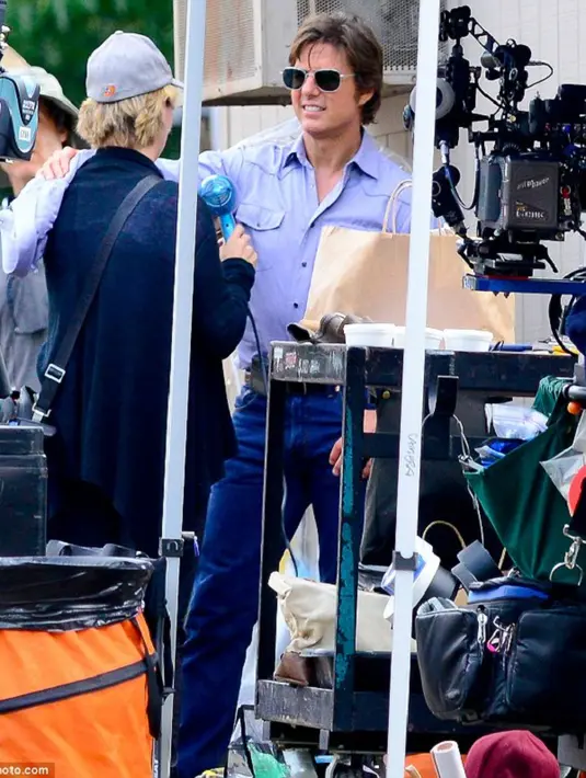 Anak Barry Seal mengatakan tak ada persetujuan atas dirinya tentang penjualan kisah hidup ayahnya ke layar lebar. (via Dailymail.co.uk)