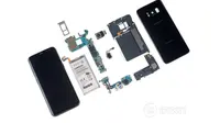 Seluruh komponen Galaxy S8 saat dibongkar (Sumber: iFixit)