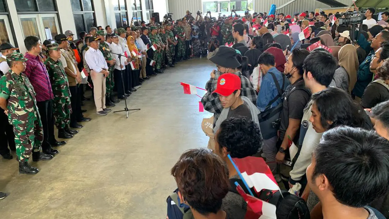 WNI yang telah menjalani observasi di Natuna, Kepulauan Riau jelang dipulangkan ke kampung halaman masing-masing, Sabtu (15/2/2020).