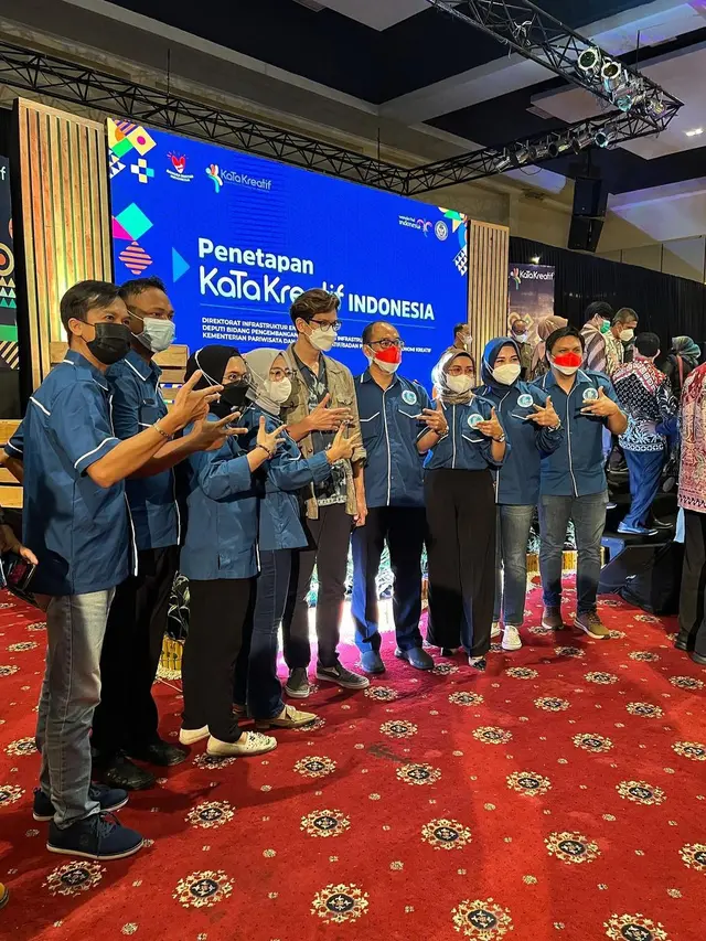 Dimas Beck menjadi pembicara pada kegiatan Workshop Pengembangan Kabupaten/Kota (KaTa) Kreatif Indonesia (https://www.instagram.com/p/CW5pF6EpvFG/)
