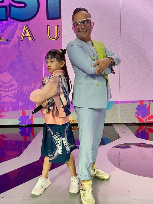 Sebagai ayah, Indra Brasco pun merasa TikTok bisa membuat anaknya senang di tengah keterbatasan kegiatan yang dilakukan selama pandemi. Bahkan Nala mengakui itu menjadi kegiatannya setiap hari. (Instagram/indrabrasco)