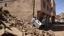 Kerusakan yang terjadi terhadap warisan budaya Maroko menjadi lebih jelas ketika media lokal melaporkan runtuhnya sebuah masjid bersejarah yang penting pada Abad ke-12. Gempa juga telah merusak sebagian kota tua Marrakesh, yang merupakan situs Warisan Dunia UNESCO. (AP Photo/Mosa'ab Elshamy)