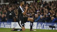 Gelandang Riyad Mahrez masuk radar bidikan Manchester United setelah tampil mengesankan bersama Leicester City musim ini. (Reuters/Carl Recine)