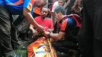 Jasad Pria Tanpa Busana Ditemukan di Sungai Ciliwung