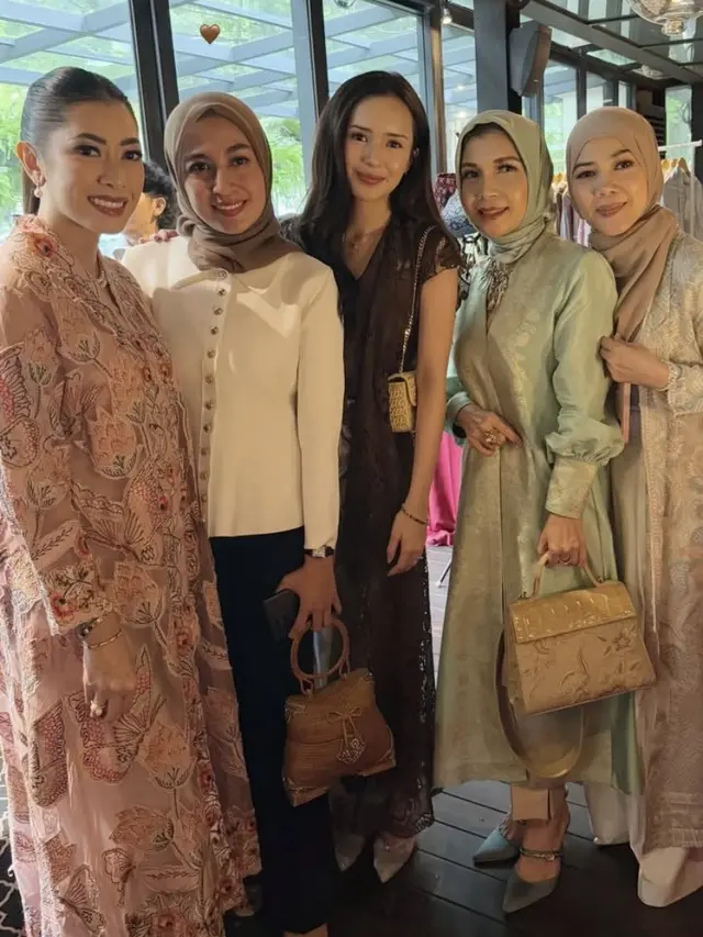 Beby Tsabina Hadir di Acara Bersama Ibu Pejabat Annisa Pohan dan Aliya Rajasa. [@bebytsabina]