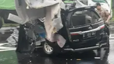 Mobil rombongan Bupati Pidie Provinsi Aceh kecelakaan di ruas tol Cipali. Insiden ini mengakibatkan tiga orang tewas